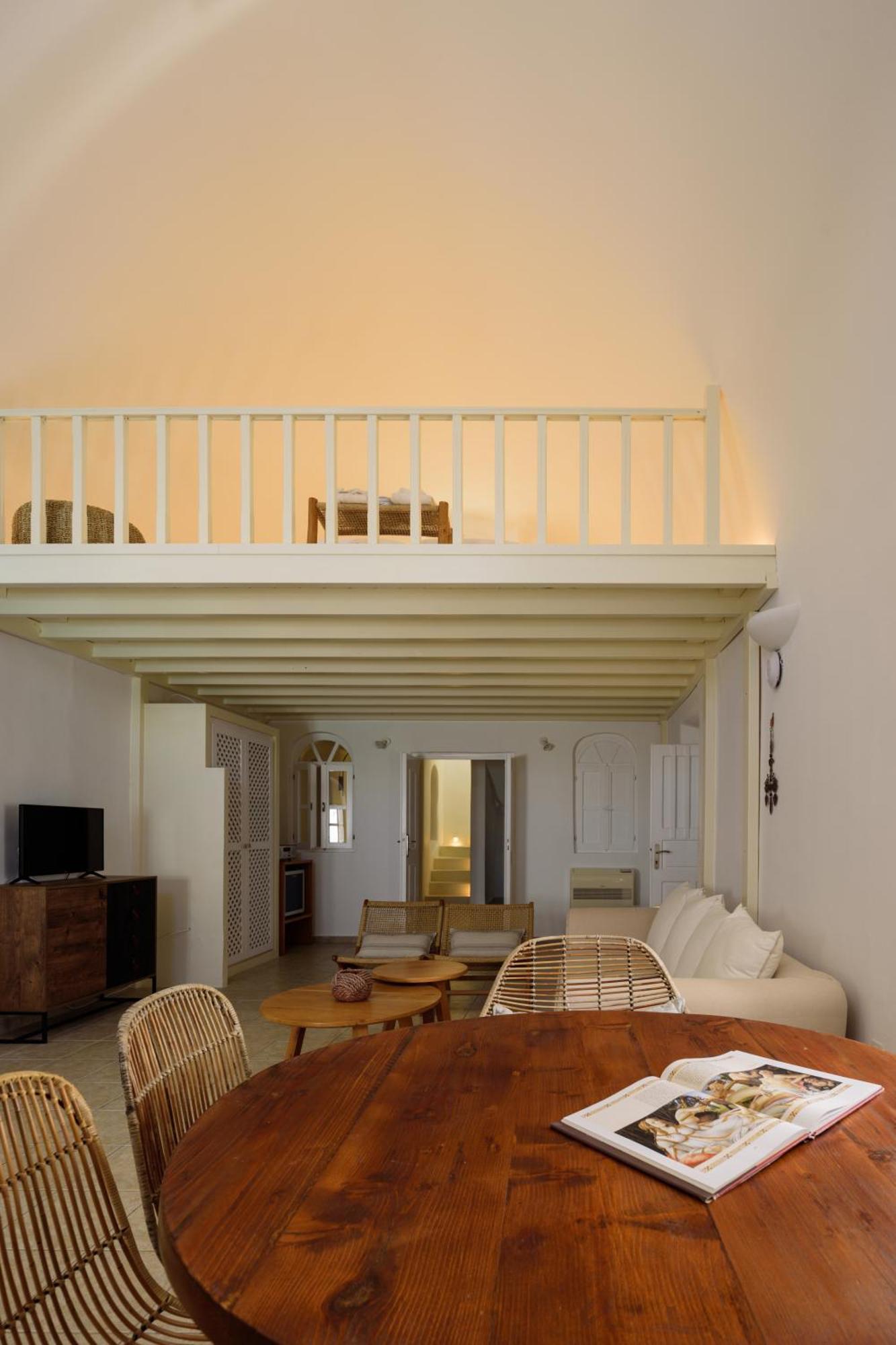 Revelis Villa & Canava Fira  Exteriör bild